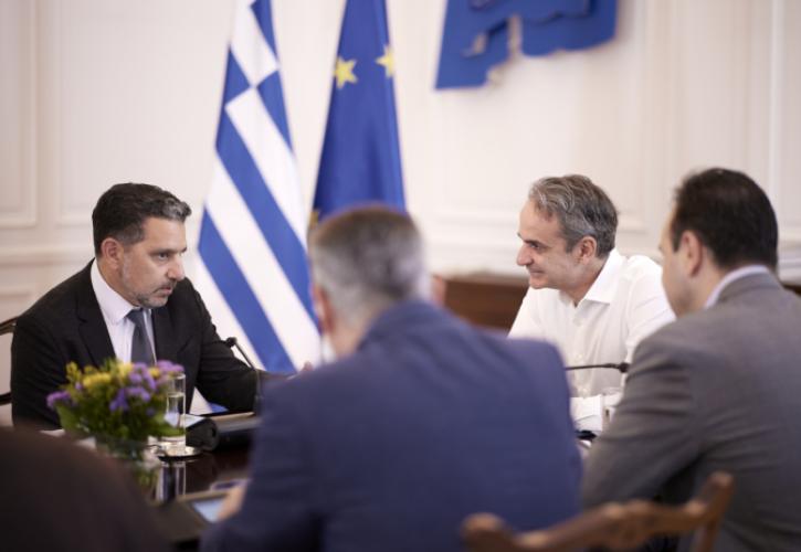 Συνάντηση Μητσοτάκη με Panay της Amazon: Στο τραπέζι η ενσωμάτωση της ελληνικής σε Kindle και Alexa