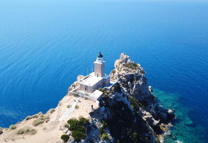 Λουτράκι: Στον Φάρο Μελαγκάβι για το ωραιότερο ηλιοβασίλεμα στον Κορινθιακό