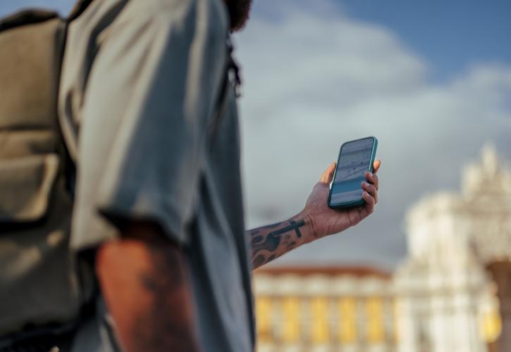 Τι είναι το smartphone zombie και γιατί διώκεται με πρόστιμα στην Ευρώπη