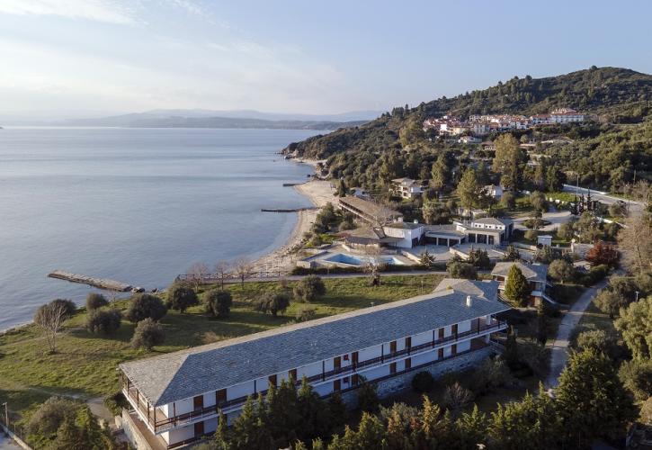 ΕΤΑΔ: Υπεγράφη η μίσθωση του ιστορικού «Ξενία Ουρανούπολης» με την Domes Resorts