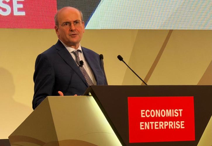 Χατζηδάκης στον Economist: Ψέματα και ασχετοσύνη θα πάνε την Ελλάδα πίσω - 8 στόχοι για το 2030