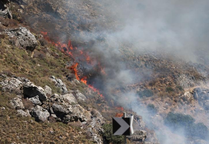 Σε πύρινο κλοιό Ρέθυμνο και Πάρος: Μηδενική ορατότητα - Άνεμοι άνω των 100 χλμ