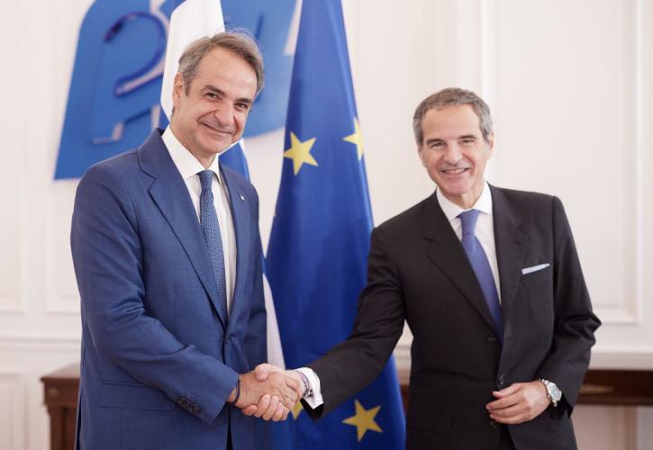Συνάντηση Μητσοτάκη με τον γενικό διευθυντή του ΔΟΑΕ Ραφαέλ Γκρόσι
