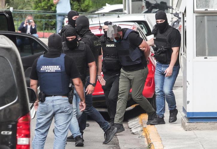 Στα δικαστήρια οι συλληφθέντες για τον εμπρησμό της Marfin