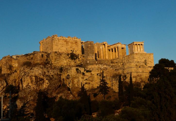 Κυριαρχεί η αβεβαιότητα στους Έλληνες - Το γράφημα της εβδομάδας