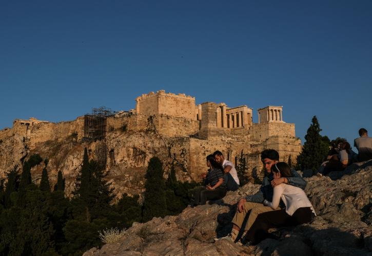 Στα €1.349 ο μέσος μισθός το 2025 - Το εμπόριο ο μεγαλύτερος εργοδότης, ποια είναι η πιο δημοφιλής ειδικότητα