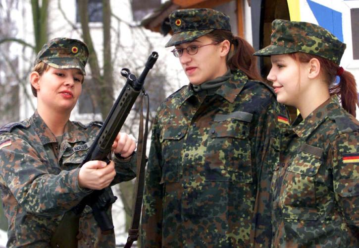 DW: Γιατί λείπουν οι γυναίκες στον γερμανικό στρατό;