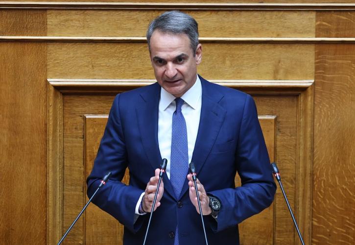 Μητσοτάκης στη Βουλή: Μείωση 10 λεπτών στη βενζίνη και 5 λεπτών στο ντίζελ