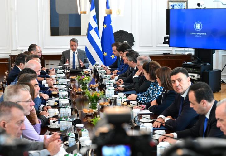 Το ομαδικό παιχνίδι που ζητά ο Μητσοτάκης - Τα smart γυαλιά του Άδωνι - Οι «γάμοι» στην Κουμουνδούρου