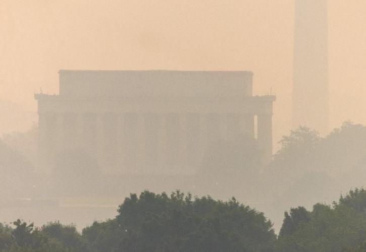 Καναδας: Ο στρατός ετοιμάζεται να εκκενώσει κοινότητα του Οντάριο καθώς ο καπνός από τις πυρκαγιές «πνίγει« τις ΗΠΑ