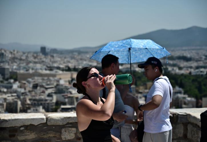 Έκτακτα μέτρα για τους εργαζόμενους λόγω καύσωνα - Πού σταματούν οι υπαίθριες εργασίες