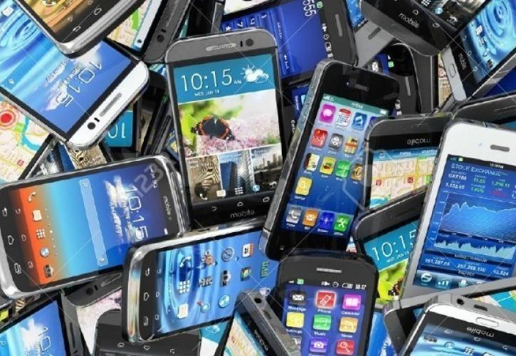 Τεχνολογία: Μειώνεται αργά το ψηφιακό χάσμα μεταξύ ανδρών και γυναικών