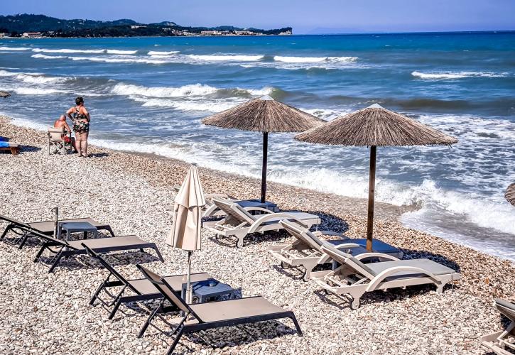 Σχεδόν 5,5 εκατ. Έλληνες έκαναν τουλάχιστον ένα ταξίδι το 2025