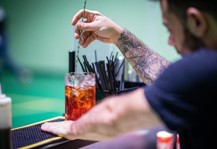 Beach Bar Management: Πώς να μειώσετε τα έξοδα χωρίς να θυσιάσετε την εμπειρία του πελάτη