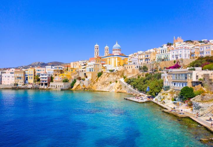 Σύρος: Οδηγός για τις εντυπωσιακές παραλίες του νησιού με τα κρυστάλλινα νερά