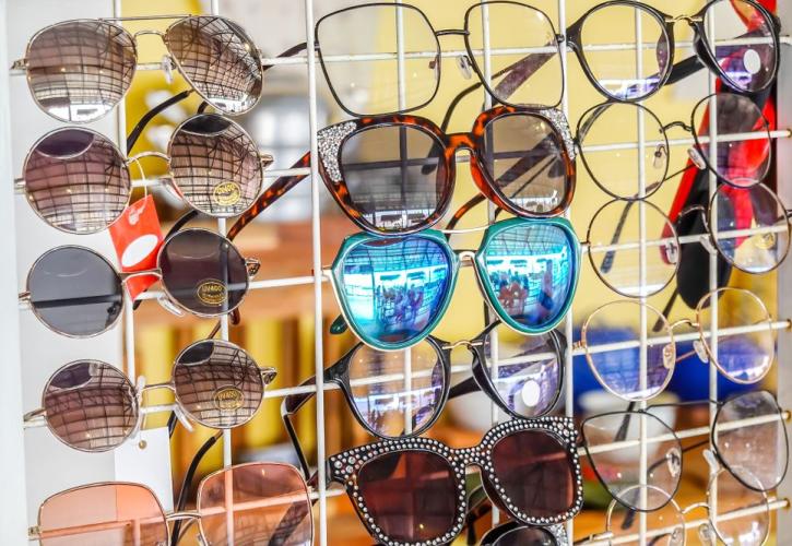 Ξέρετε τι σημαίνει το σήμα CE πάνω στα γυαλιά ηλίου «μαϊμού»; Γιατί αν ξέρατε, δεν θα τα αγοράζατε