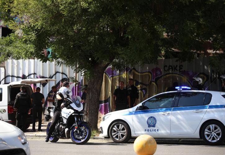 Κυψέλη: Εντοπίστηκε σορός γυναίκας σε προχωρημένη σήψη μέσα σε βαλίτσα