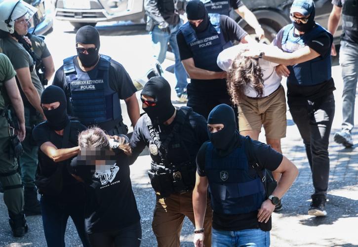 Δίωξη για πέντε κακουργήματα στους 3 συλληφθέντες για την φονική εμπρηστική επίθεση στο σπίτι της Αφρ. Νέστορα
