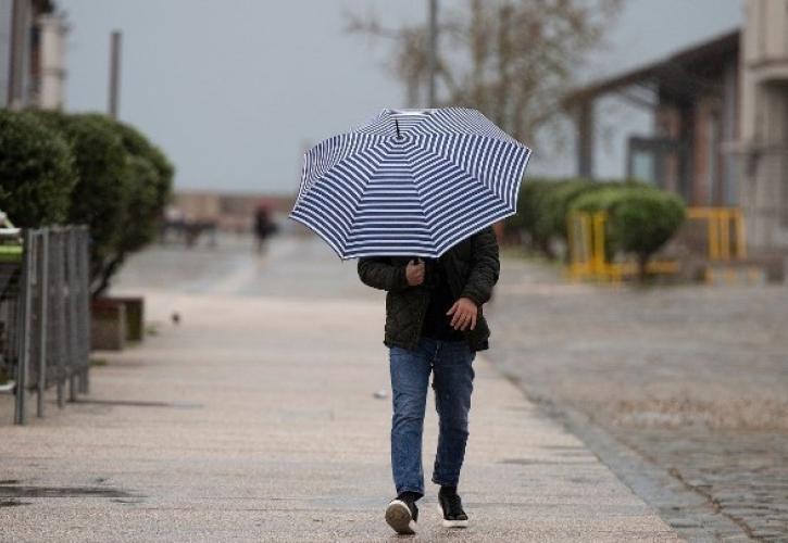 Σοβαρά προβλήματα από την κακοκαιρία στην Αττική – Εκτεταμένες ζημιές και στην επαρχία