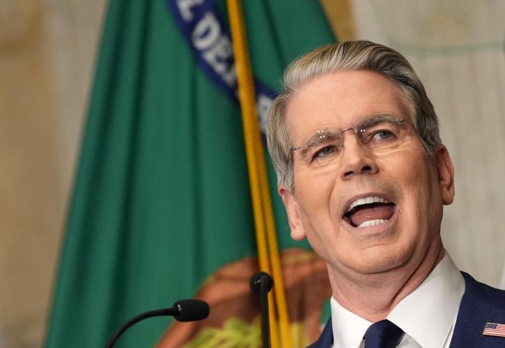 Νέες αμερικανικές κυρώσεις στο Ιράν με έμφαση σε 5 τομείς - Μπέσεντ: «Κομμένη κάθε οικονομική γραμμή ζωής»