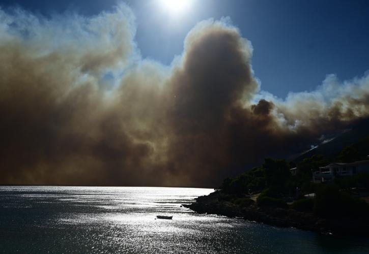 Δίχως τέλος η μάχη με τις φλόγες σε Βοιωτία και Αττική - 112 για εκκένωση προς Μέγαρα