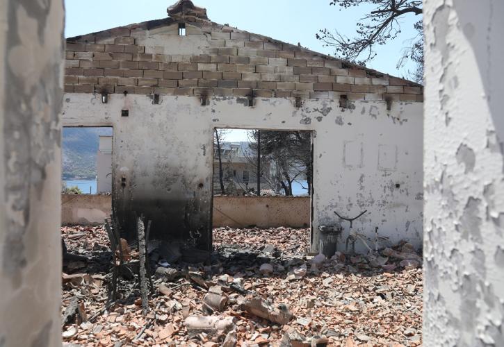 Βελτιωμένη η εικόνα της πυρκαγιάς στη Δυτική Αττική - Στάχτη 144.243 στρέμματα