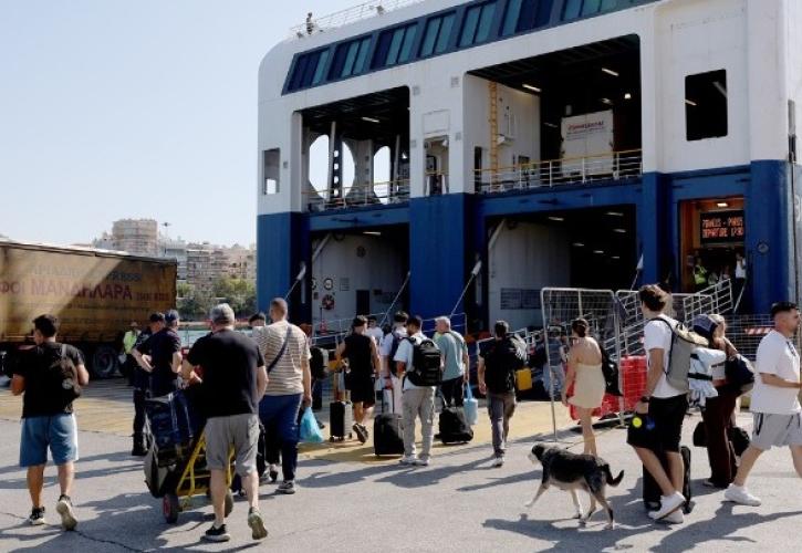 Δεκαπενταύγουστος: Αυξημένη η έξοδος από το λιμάνι του Πειραιά