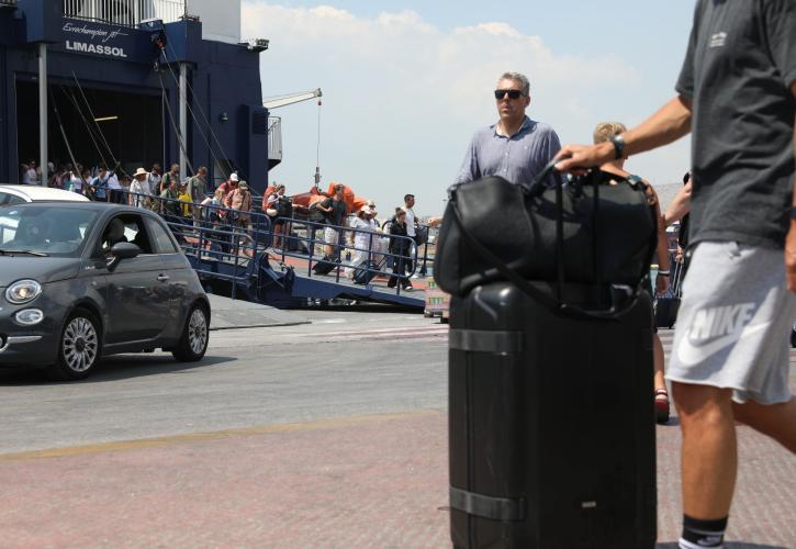 Στο «κόκκινο» η κίνηση στα λιμάνια - Πάνω από 80.000 αναχωρήσεις έως την Κυριακή