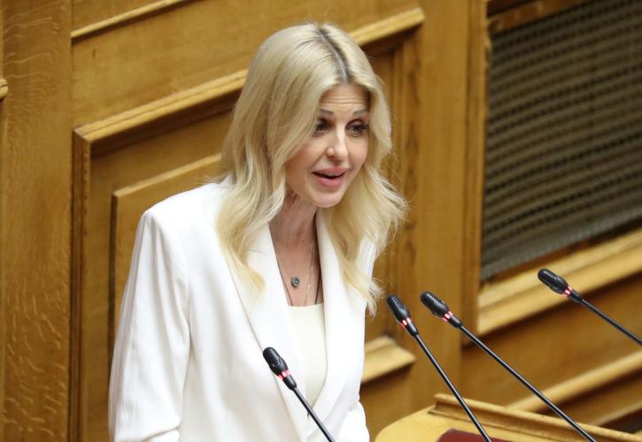 «Νταντάδες της Γειτονιάς»: Έως 500 ευρώ η ενίσχυση - Τα μέτρα για οικογένειες και γυναίκες