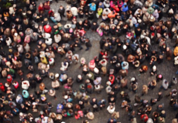 Η πληθυσμιακή εικόνα της Ευρώπης: Σε ποια χώρα ζουν οι περισσότερες γυναίκες, ποια είναι η πιο γερασμένη και η πιο νεανική
