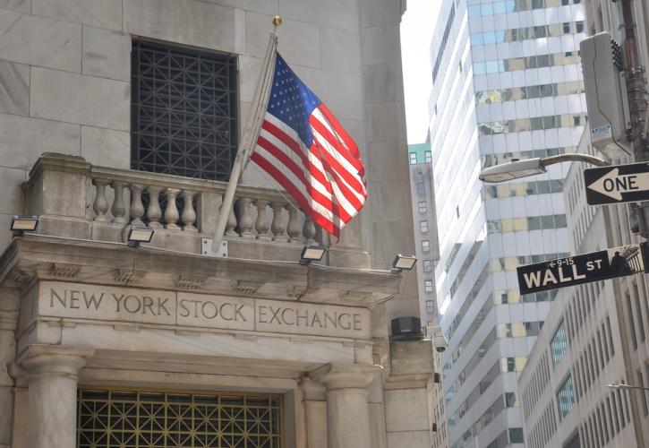 Θετικά πρόσημα στη Wall Street με στήριξη ομόλογα και πετρέλαιο