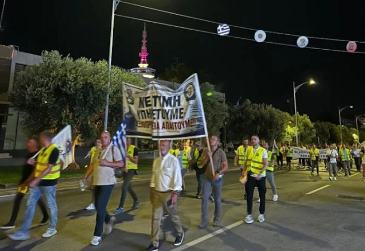 Πορεία ενστόλων στη Θεσσαλονίκη ενόψει ΔΕΘ