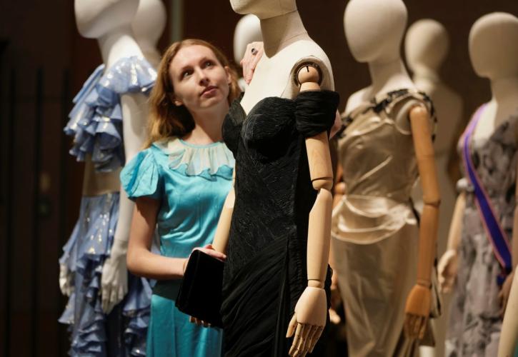 ΗΠΑ: Σε δημοπρασία το «revenge dress» που φόρεσε η πριγκίπισσα Νταϊάνα
