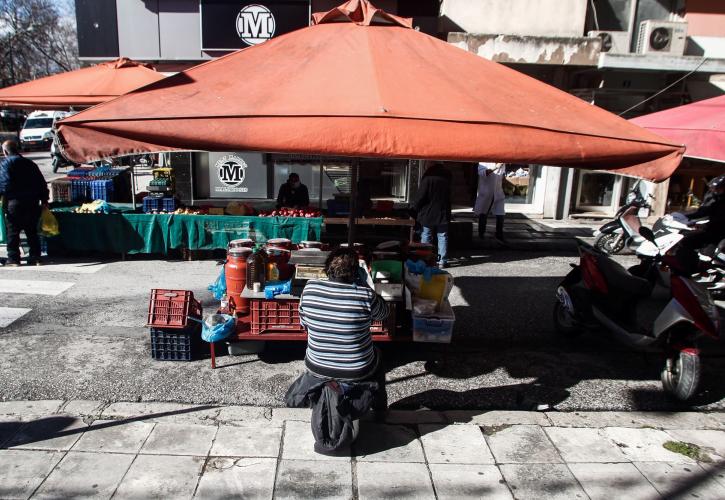 Παρατείνεται έως 12 μήνες η διαδικασία για τις θέσεις στις λαϊκές αγορές