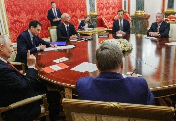 Κρεμλίνο: Ο πρόεδρος Πούτιν είχε «εξαιρετικά ειλικρινείς» συνομιλίες με τους Αμερικανούς απεσταλμένους