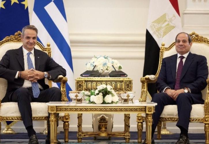 Συνάντηση Μητσοτάκη με αλ Σίσι στο Ελ Αλαμέιν – Σε εξέλιξη η Τριμερής Σύνοδος Ελλάδας, Κύπρου και Αιγύπτου