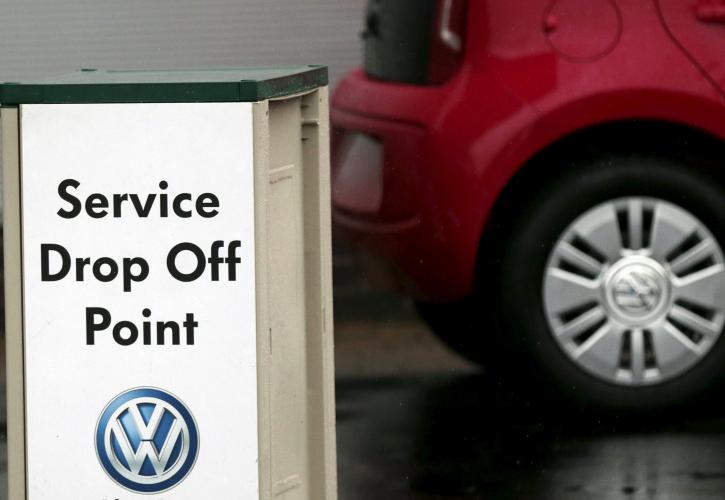 Τα «στραβά μάτια» έκανε από το 2011 η Κομισιόν για τη Volkswagen