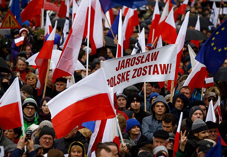 Μαζικές αντικυβερνητικές διαδηλώσεις στην Πολωνία