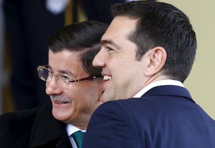 Νευρικά «τιτιβίσματα» Τσίπρα - Davutoglu για το Αιγαίο