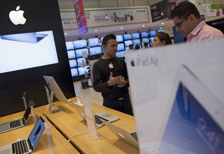 «Σωσίβιο» στην Ινδία αναζητά η Apple