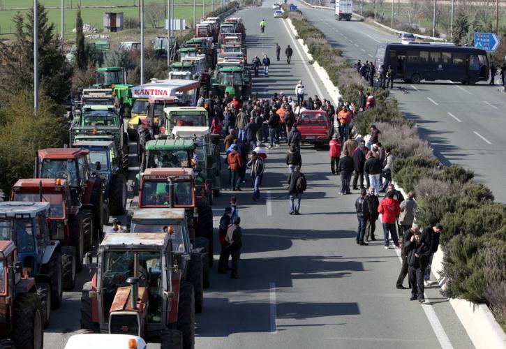 Επιμένουν οι αγρότες: «Θα φτάσουμε με τα τρακτέρ στην Ακρόπολη»