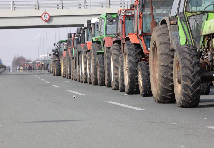 Παραμένουν στα μπλόκα οι αγρότες – Σήμερα στη Λάρισα η κρίσιμη πανελλαδική συνεδρίαση