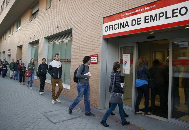 Κατά 7,96% μειώθηκε το 2015 η ανεργία στην Ισπανία