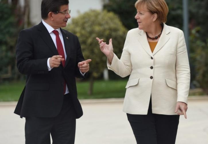 Συνάντηση Merkel Davutoglou για το προσφυγικό