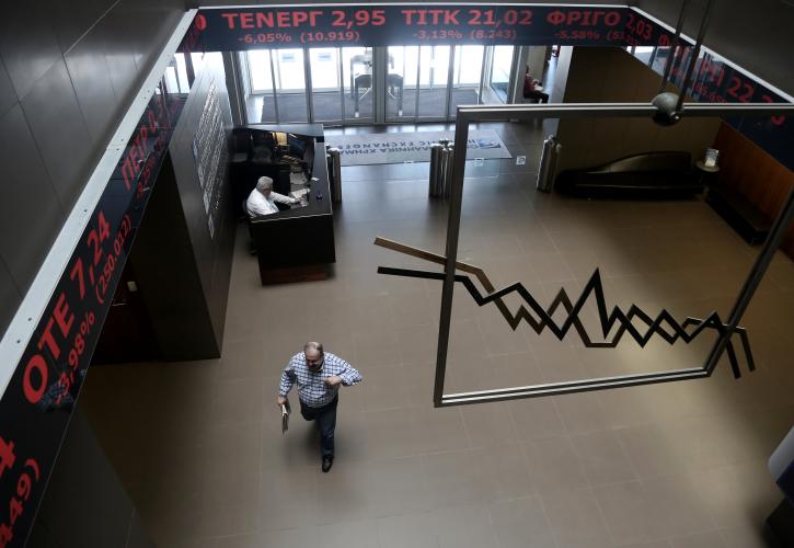 Η τραπεζική βουτιά έριξε 3,83% το Χρηματιστήριο