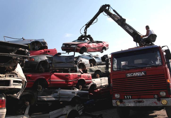 Παράταση της απόσυρσης παλαιών ΙΧ εξετάζει το ΥΠΟΙΚ
