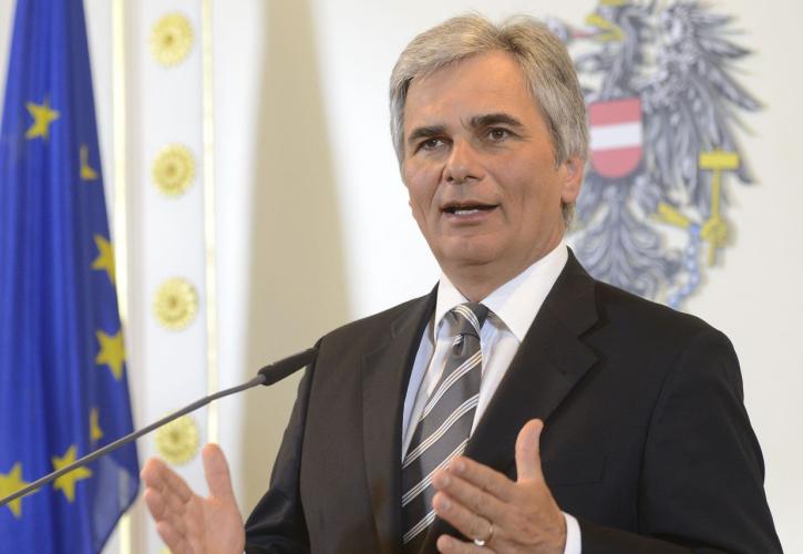 Faymann: Να δημιουργηθούν στην Ελλάδα προσφυγικά καταλύματα