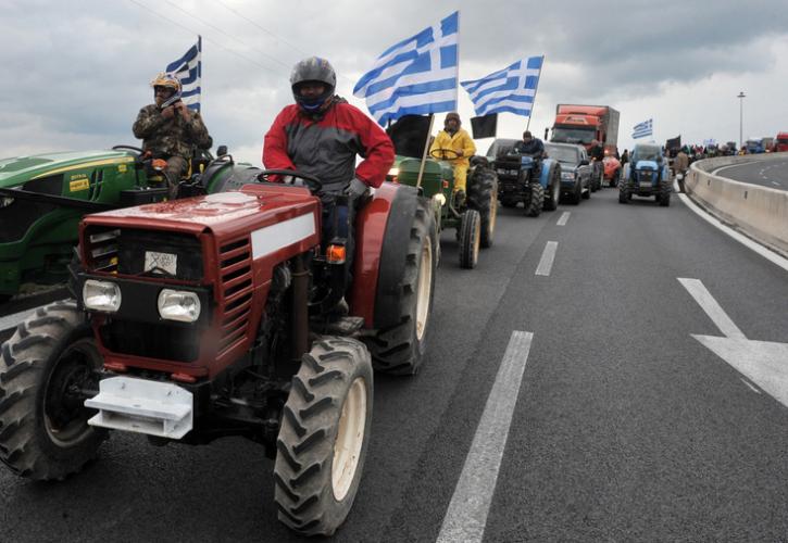 Νέα μπλόκα σε όλη τη χώρα - Κλιμακώνουν τις κινητοποιήσεις τους οι αγρότες