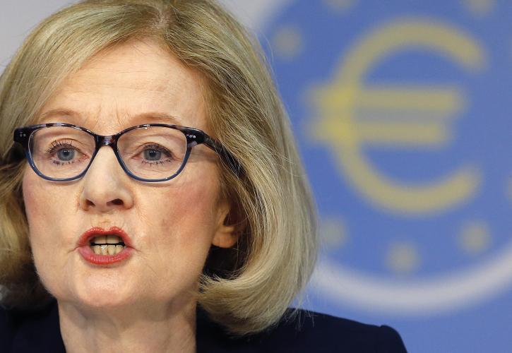 «Κάθαρση» των τραπεζικών διοικήσεων ζήτησε η Nouy