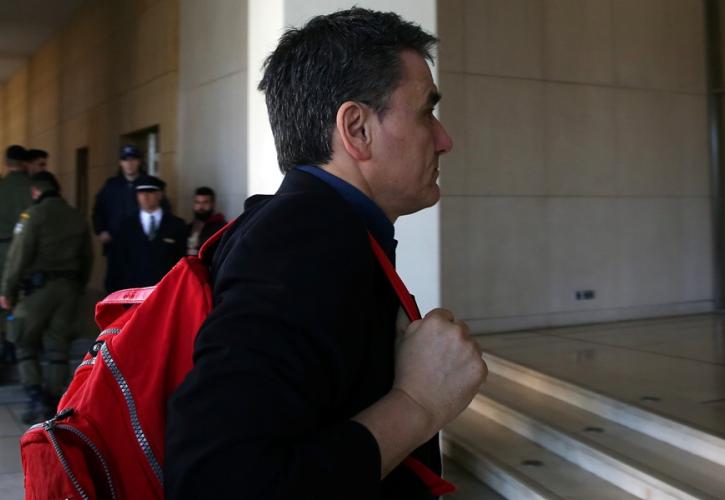 Ενέργεια, διαφθορά και κόκκινα δάνεια στο μενού της Τρίτης